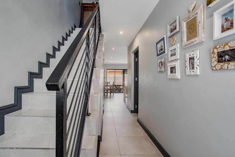 3 Bedroom Property for Sale in De Zoete Inval Western Cape